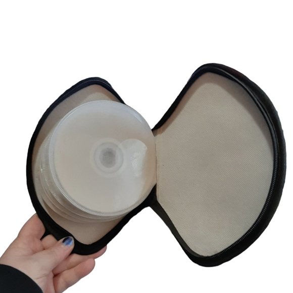 Family Guy DVD Set Freakin Sweet Party Pack w/ Stewie Zip Case READ - Picture 13 of 13